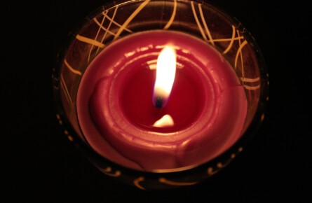 a-candle-g7bb7959c1_1920-445x290 Weltgedenktag für alle verstorbenen Kinder