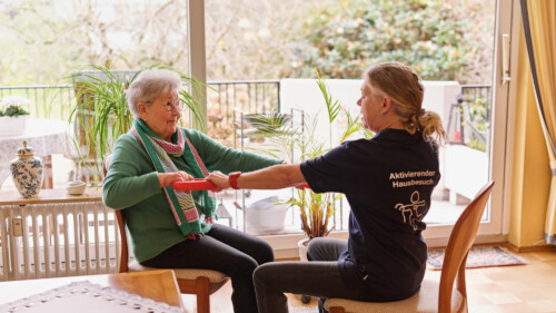 Highres_DRK_Bremen_24_2667_Webformat-HD.jpg-e1749105418109-500x281 Aktivierender Hausbesuch beim DRK Bremen