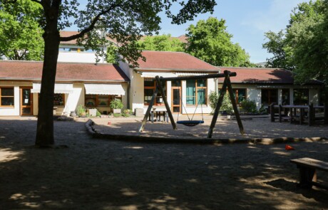 Kitaportal-Frontansicht2_0848-460x295 Kinderhaus Baumhöhle