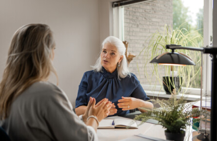 Deutsches Rotes Kreuz DRK Bremen Betreuungsrecht_iStock-1669650975_C_Lorado-445x290 Deutsches Rotes Kreuz
