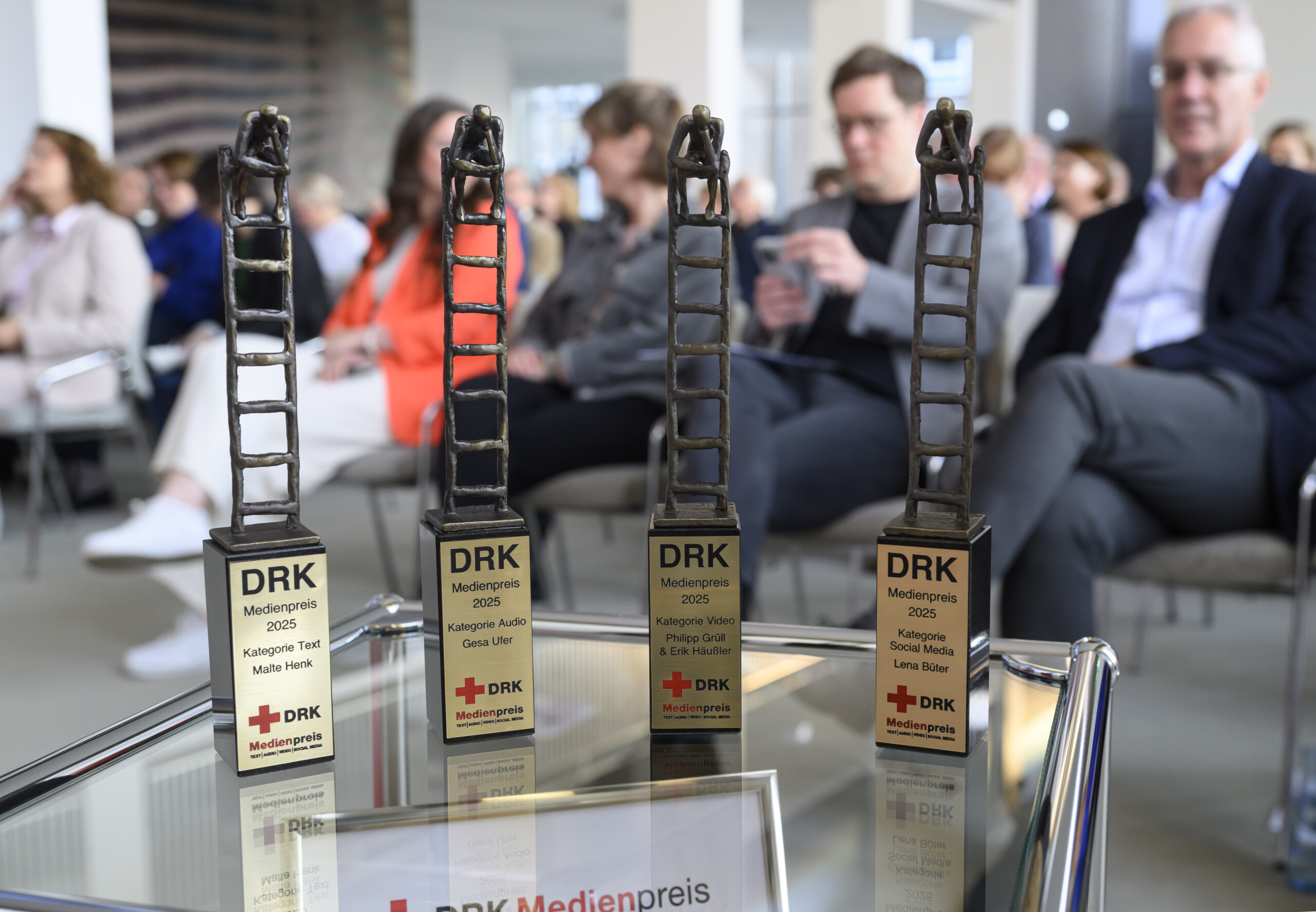 DRK Medienpreis 2025 - das sind die Preisträger:innen DRK Bremen 2025-10-01-DRK-Medienpreis-048-scaled DRK Medienpreis 2025 - das sind die Preisträger:innen