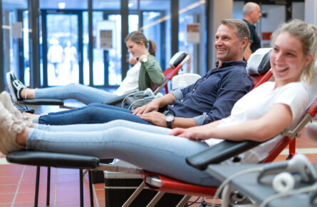 Deutsches Rotes Kreuz DRK Bremen Spender_auf_der_Spendeliege_2-1-445x290 Deutsches Rotes Kreuz